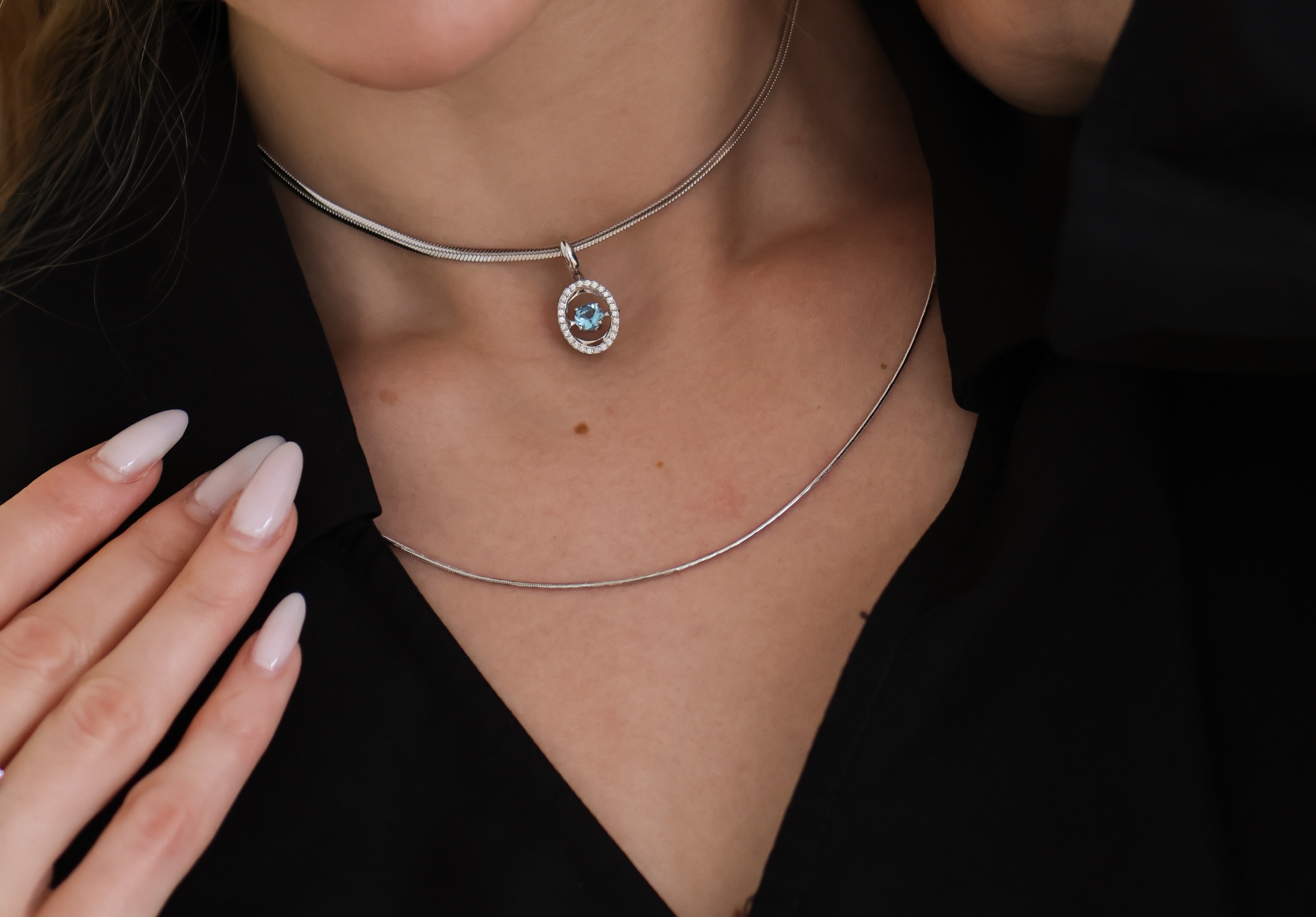 Баланс и стиль: как правильно комбинировать крупные и тонкие украшения